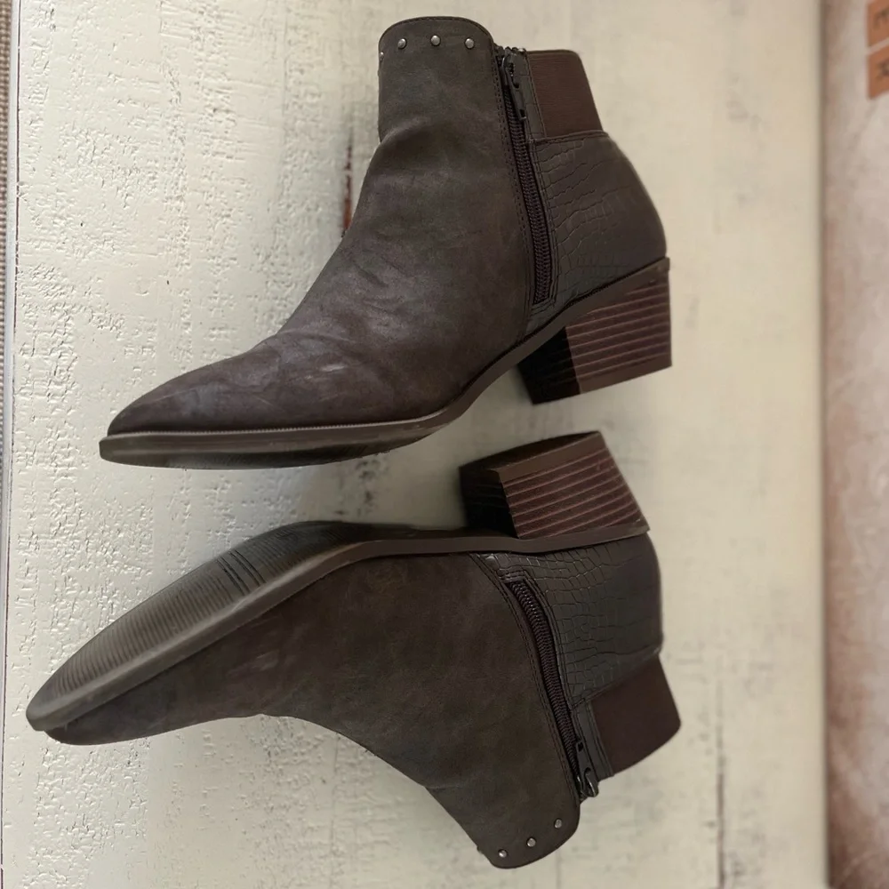 Brown Suede Ankle Booties Side Zip Croc Embossed Studded Low Block Heel 🔥